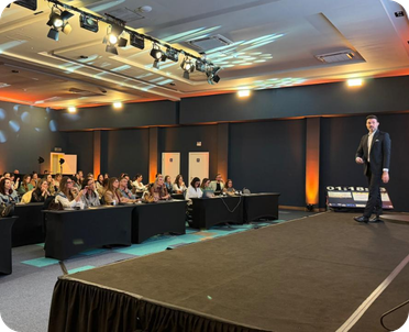 Público atento às palestras no encontro científico